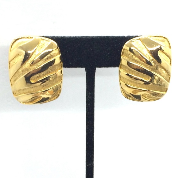 Vintage Jewelry - VINTAGE 80S 90S CROWN TRIFARI ANIMAL PRINT EARRINGS GOLD TONE PIERCED RUNWAY